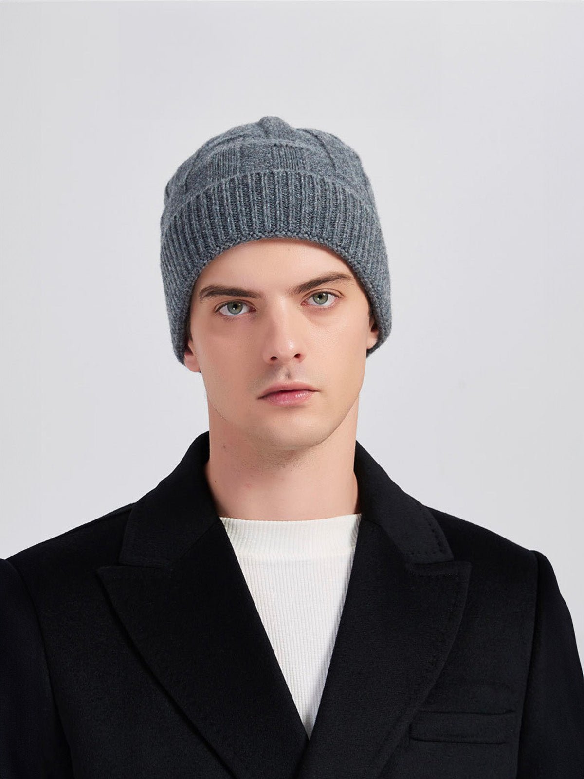 Bonnet en pure laine homme et femme, maille épaisse chaude, design géométrique, toucher doux, bonnet extensible hiver, coupe ajustée confort, modèle Dane - Bonnets - Gris