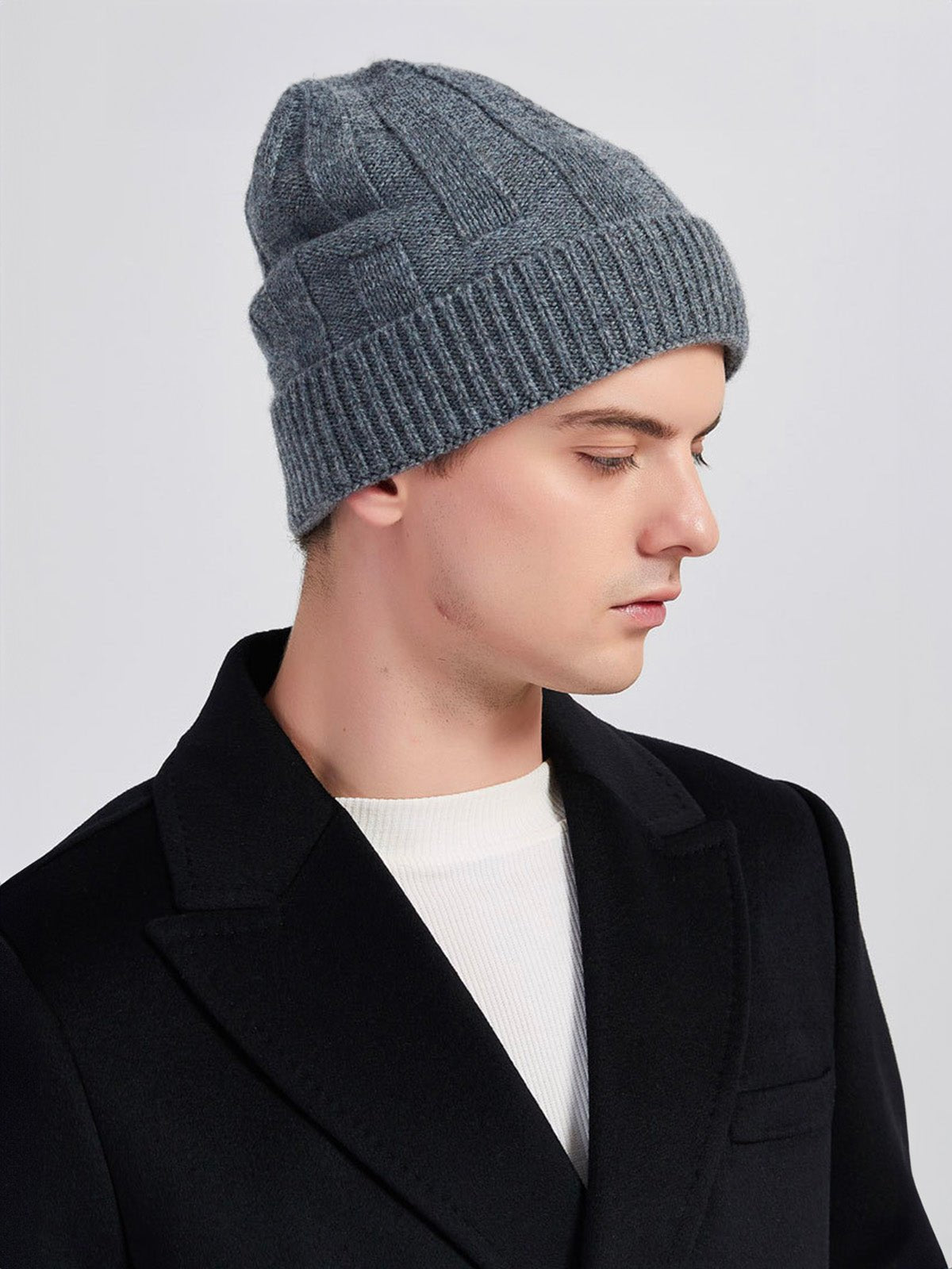 Bonnet en pure laine homme et femme, maille épaisse chaude, design géométrique, toucher doux, bonnet extensible hiver, coupe ajustée confort, modèle Dane - Bonnets - Gris