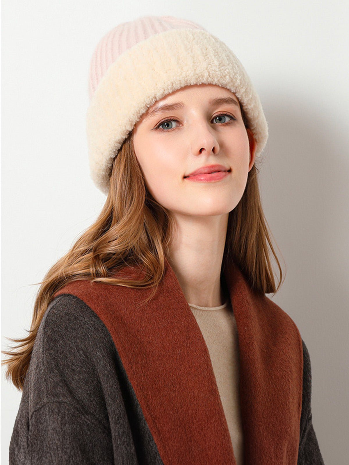 Bonnet en pure laine, tricot côtelé, doublure chaude, pour femme, hiver, style moderne, fluffy, modèle Ambre - Bonnets - Rose