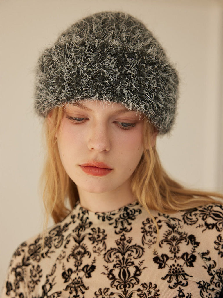 Bonnet femme hiver, accessoire chaud laine bouclée, texture bouclée gris foncé, coupe moderne sans rebord, style street minimal, modèle Nawie - Bonnets - Gris