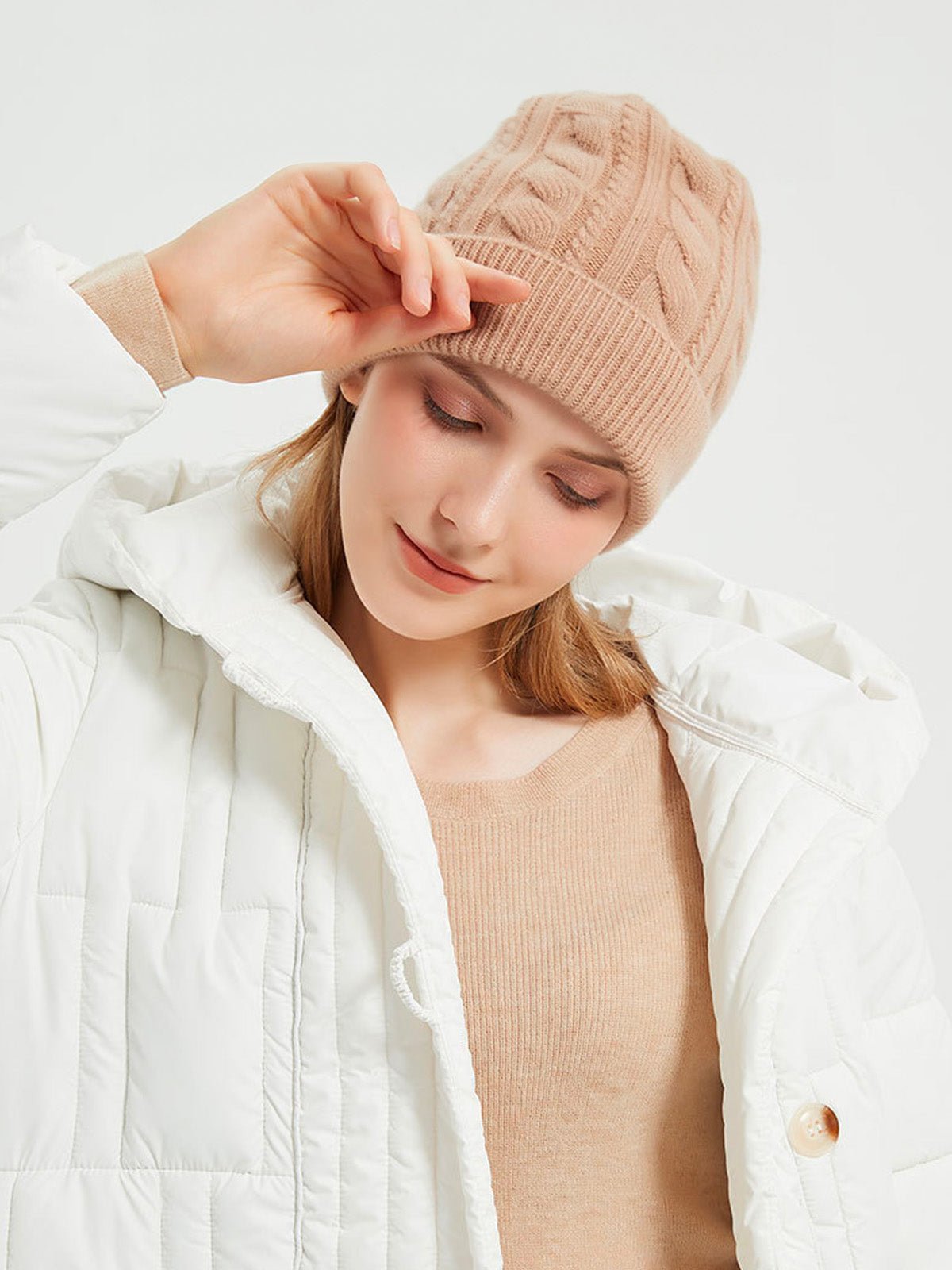 Bonnet femme hiver en pure laine, tricot torsadé, coupe chaude, style minimal, mode urbaine, modèle Ulia - Bonnets - Beige