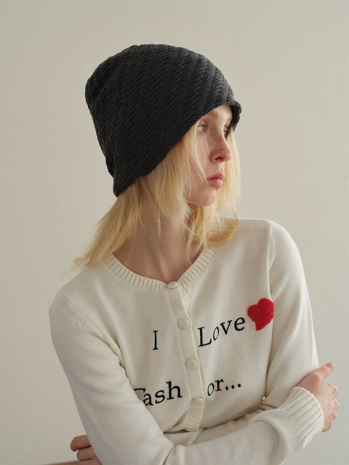 Bonnet tricoté chaud, design côtelé unisexe, coupe ample confortable, style streetwear hivernal, bonnet coton acrylique doux, bonnet sans bord structuré oversize, modèle Ova - Bonnets - Gris