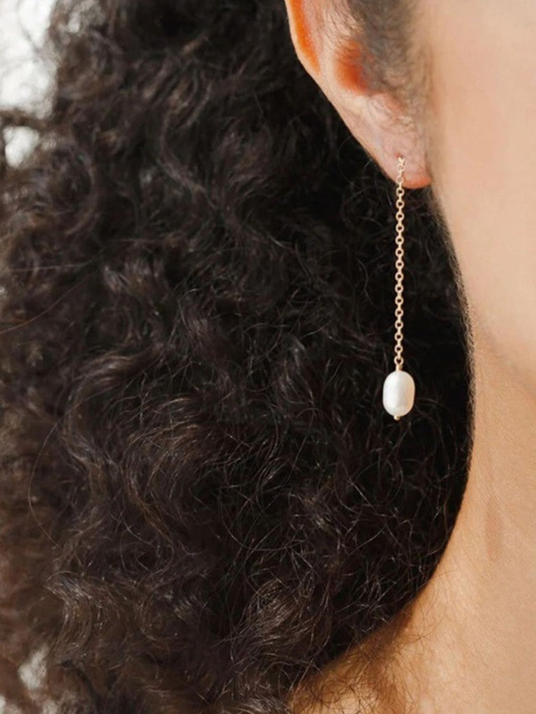 Boucles d’oreilles perles baroques, acier titane plaqué or, longues chaînes pendantes, design géométrique, style moderne, modèle Nargisse - Boucles d'oreilles - Or 50 mm