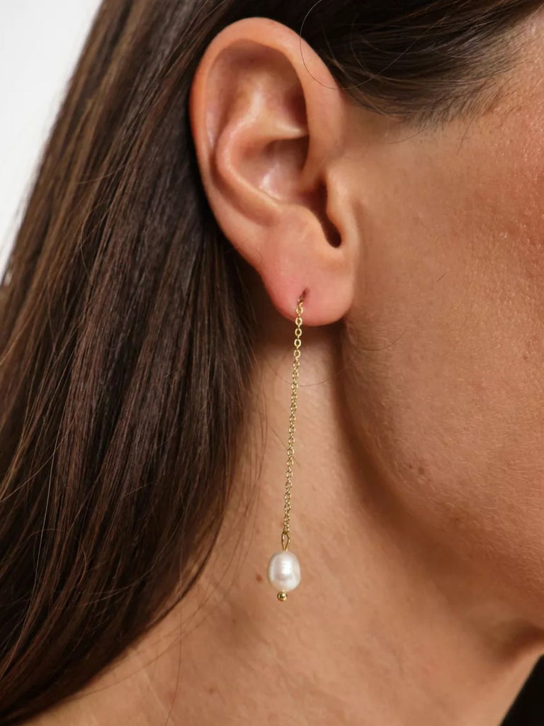 Boucles d’oreilles perles baroques, acier titane plaqué or, longues chaînes pendantes, design géométrique, style moderne, modèle Nargisse - Boucles d'oreilles - Or 50 mm