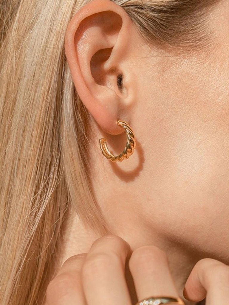 Boucles d'oreilles torsadées corne, acier inoxydable doré, forme géométrique, bijoux femme, modèle Rachilde - Boucles d'oreilles - Or 17 mm