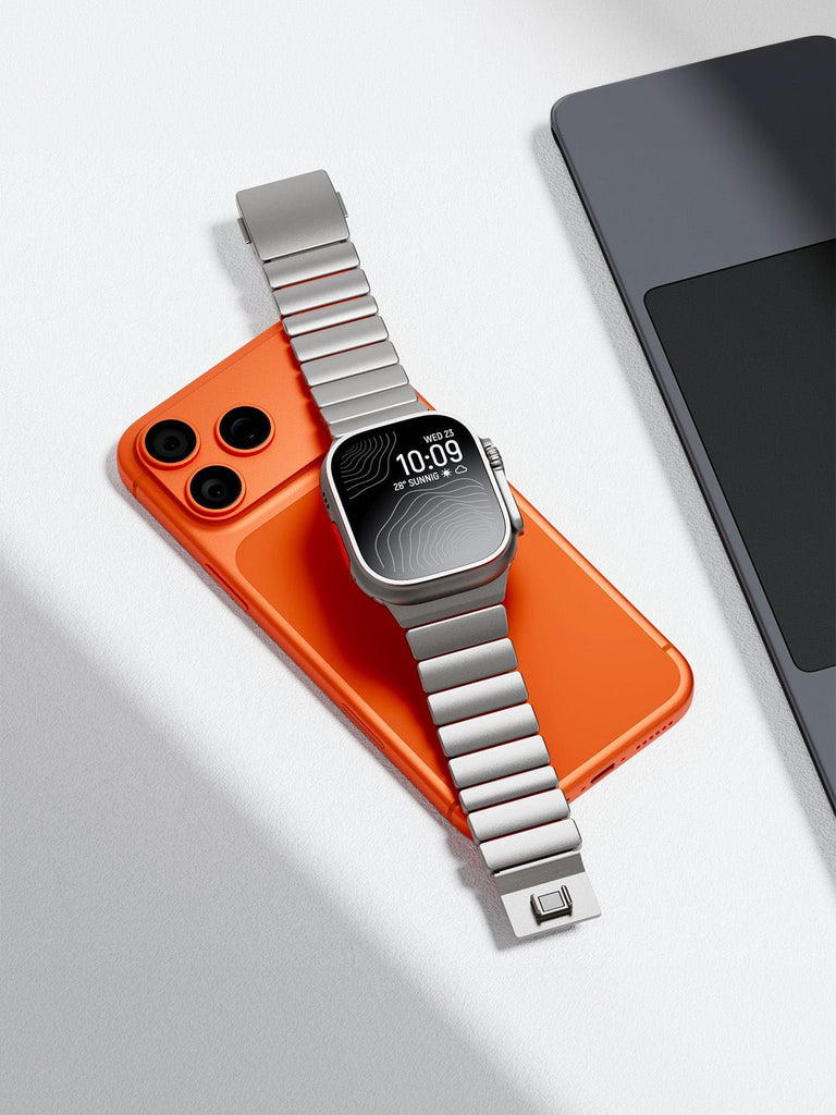 Bracelet Apple Watch Ultra Premium, en Titane Grade 4, fermeture magnétique N52, intérieur FKM, design sportif premium, look prestigieux, modèle Salvador - Bracelet Apple Watch - Argent et noir 44 à 49 mm