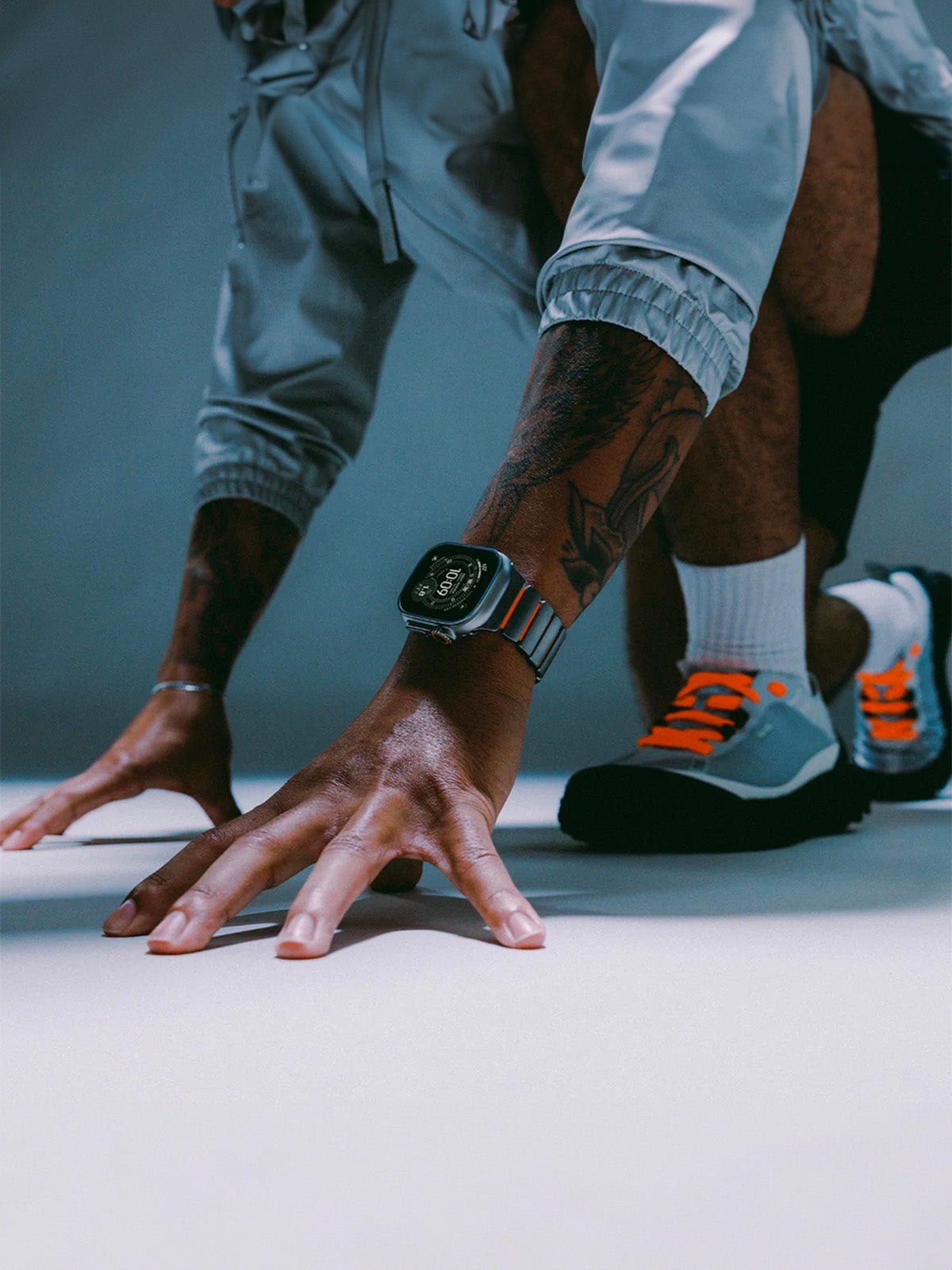 Bracelet Apple Watch Ultra Premium, en Titane Grade 4, fermeture magnétique N52, intérieur FKM, design sportif premium, look prestigieux, modèle Salvador - Bracelet Apple Watch - Argent et orange 44 à 49 mm