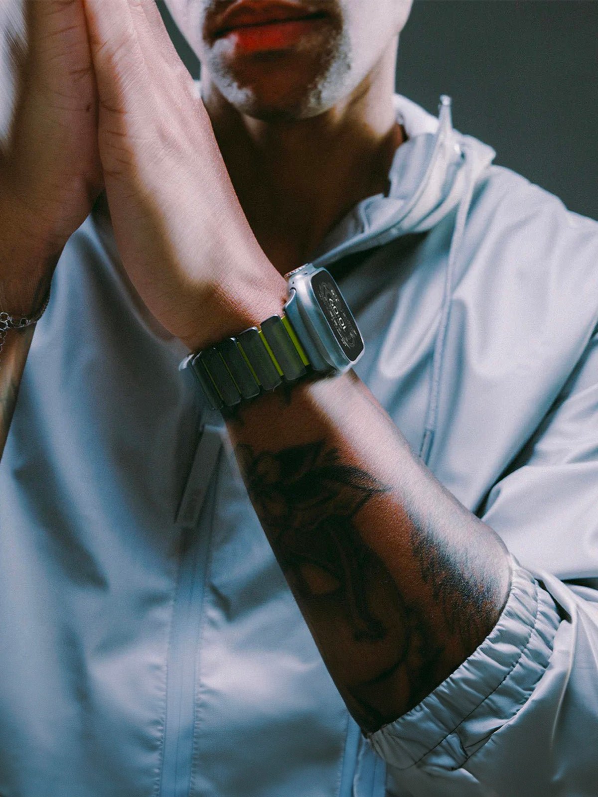 Bracelet Apple Watch Ultra Premium, en Titane Grade 4, fermeture magnétique N52, intérieur FKM, design sportif premium, look prestigieux, modèle Salvador - Bracelet Apple Watch - Argent et vert 44 à 49 mm