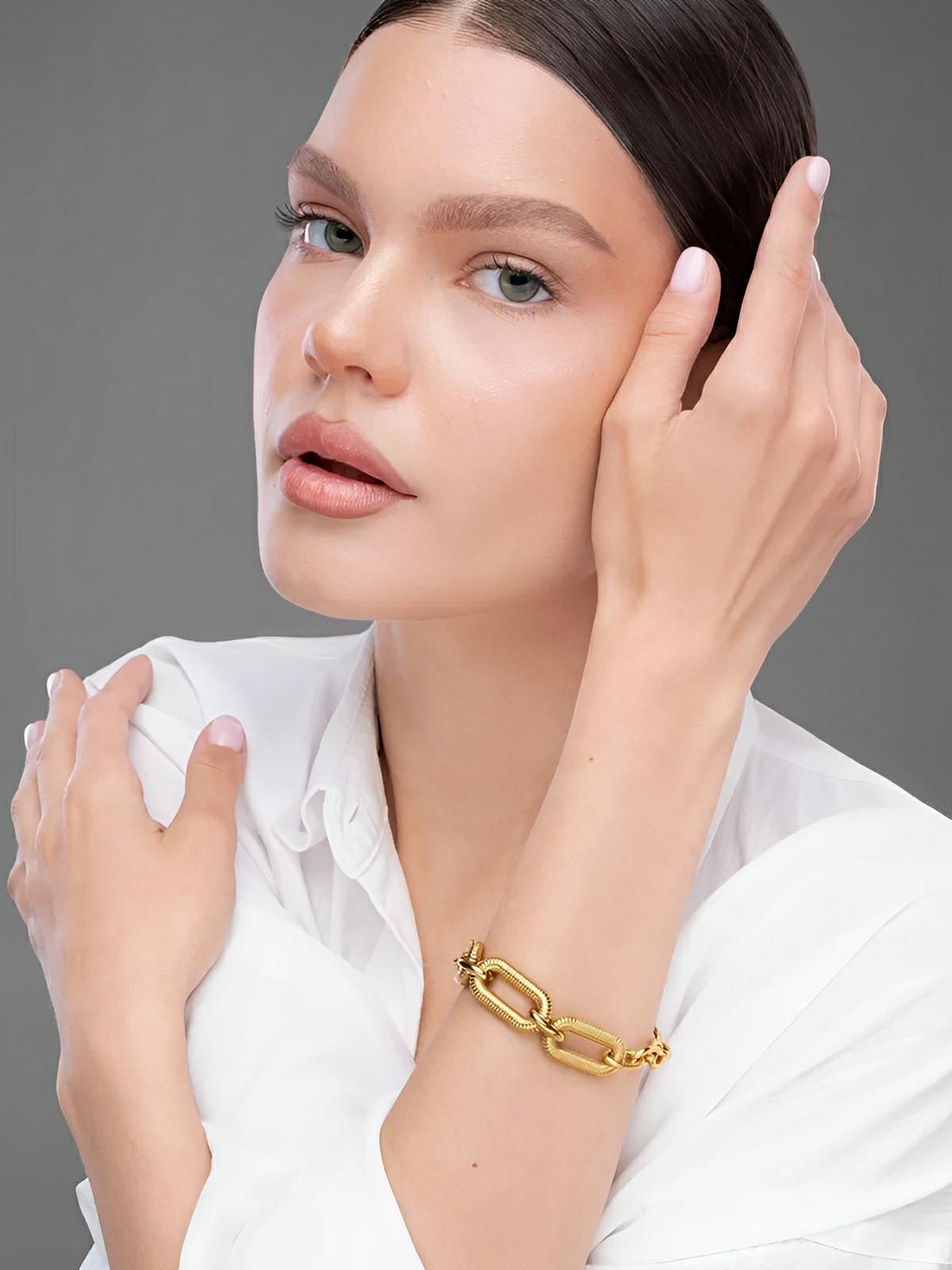 Bracelet chaîne cubaine, acier doré, fermoir mousqueton, style minimaliste, look oversize, modèle Celia - Bracelet - Or