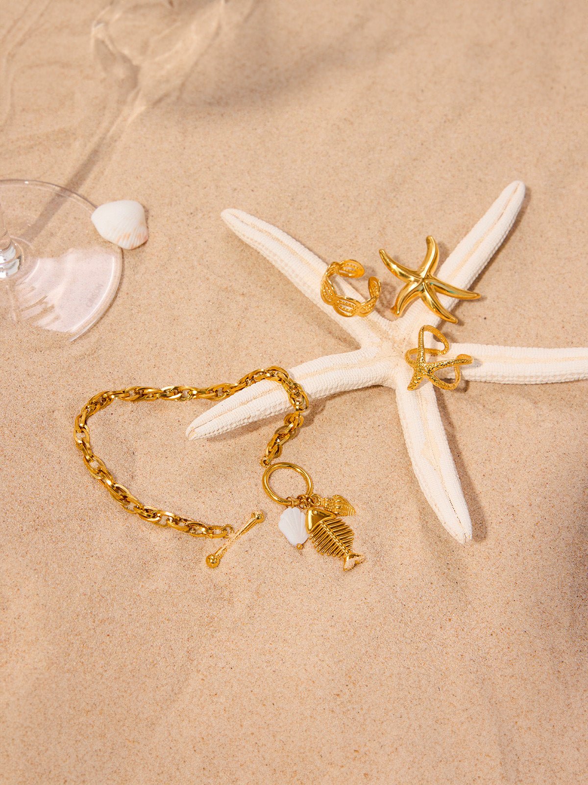 Bracelet chaîne marine dorée, breloques coquillage et poisson, acier inoxydable, plage, été, modèle Amélie - Bracelet - Or