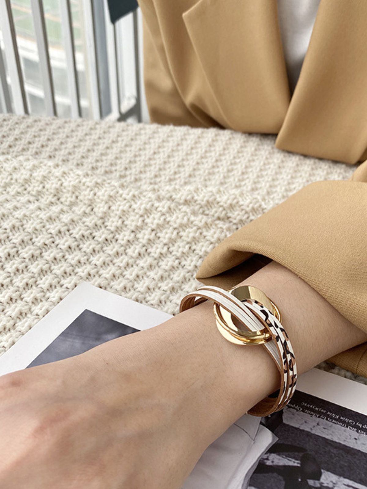 Bracelet cuir multirangs, magnétique, femme, style bohème, large, coloré, modèle Odylle - Bracelet - Leopard