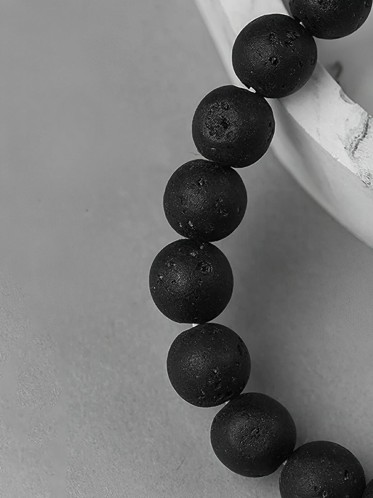 Bracelet en pierres naturelles, élastique, au style précieux et indispensable, modèle Lome - Bracelet - Pierre volcanique S