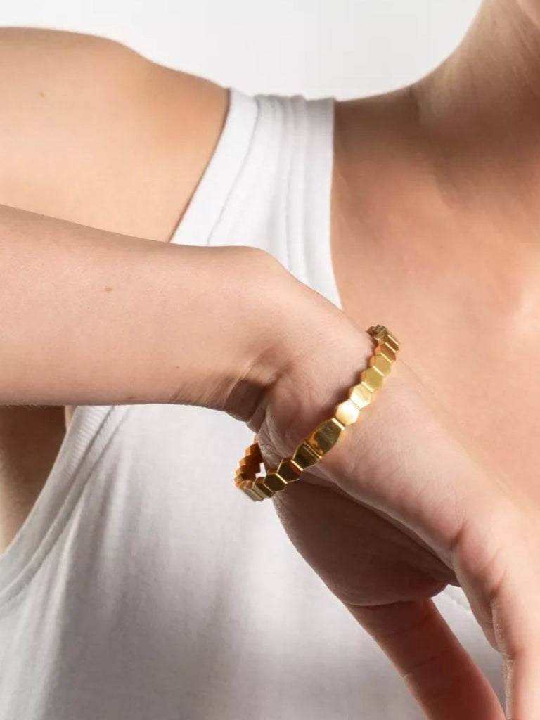 Bracelet femme acier titane, design nid d’abeille, style géométrique, finition dorée, bijou minimaliste, modèle Paoline - Bracelet - Doré