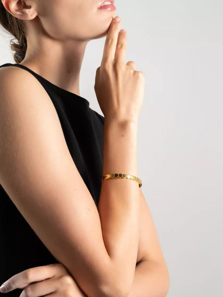 Bracelet femme acier titane, design nid d’abeille, style géométrique, finition dorée, bijou minimaliste, modèle Paoline - Bracelet - Doré