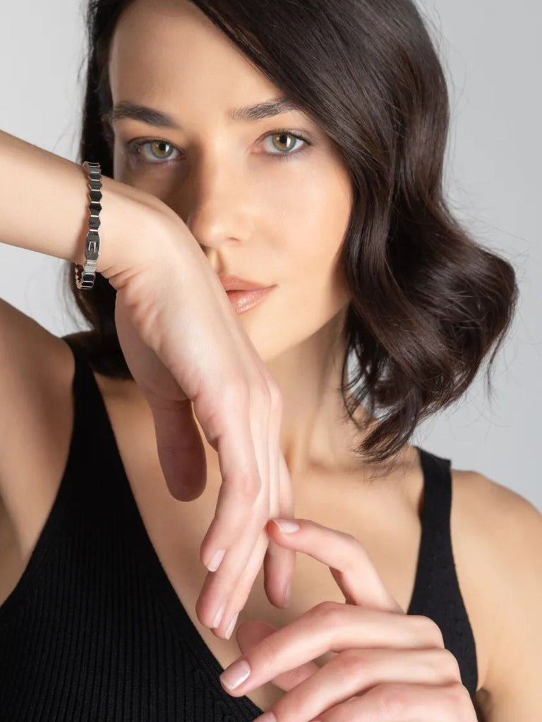 Bracelet femme acier titane, design nid d’abeille, style géométrique, finition dorée, bijou minimaliste, modèle Paoline - Bracelet - Argenté