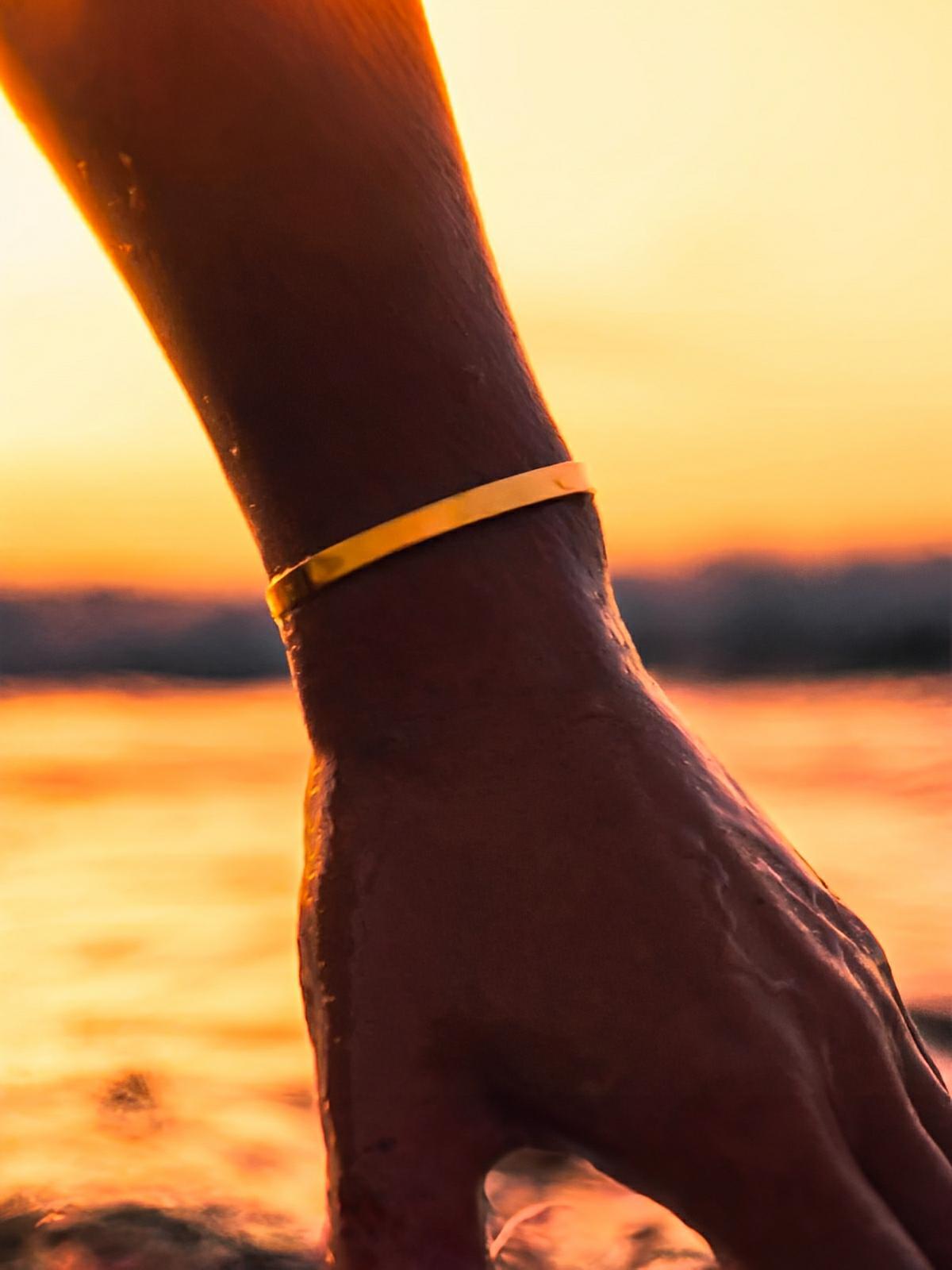 Bracelet jonc ouvert en acier inoxydable, finition brillante, design moderne, waterproof, modèle Luigi - Bracelet - Or 5 mm