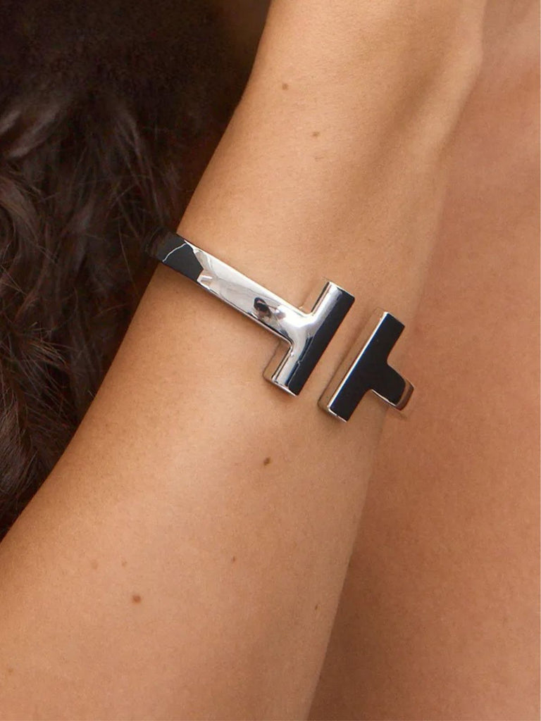 Bracelet jonc T, métal argenté, style géométrique, design massif, modèle Dora - Bracelet - Argent