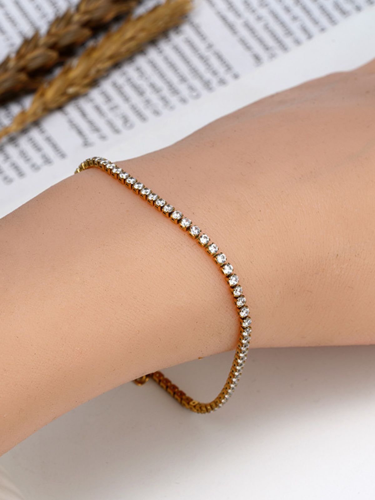 Bracelet tennis femme, or blanc, zircon scintillant, style luxe, fermoir sécurisé, modèle Larissa - Bracelet - Or