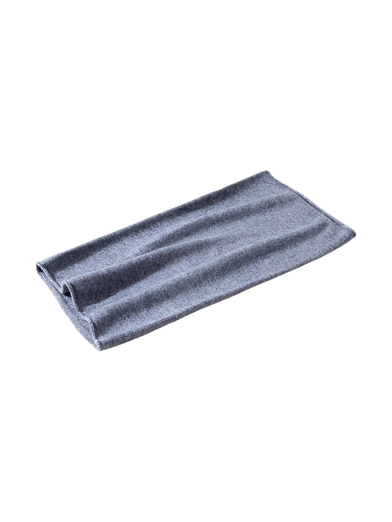 Merino wool neck warmer, natural softness, breathable warmth, seamless design, lightweight comfort, unisex style, Freya model