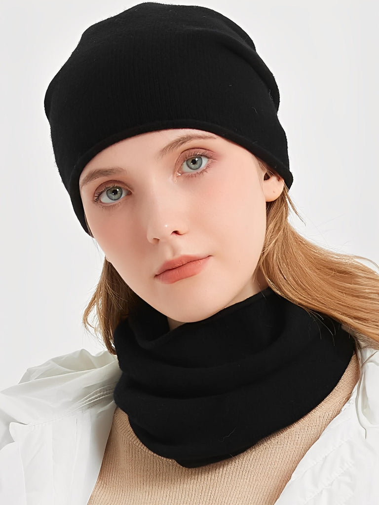 Merino wool neck warmer, natural softness, breathable warmth, seamless design, lightweight comfort, unisex style, Freya model