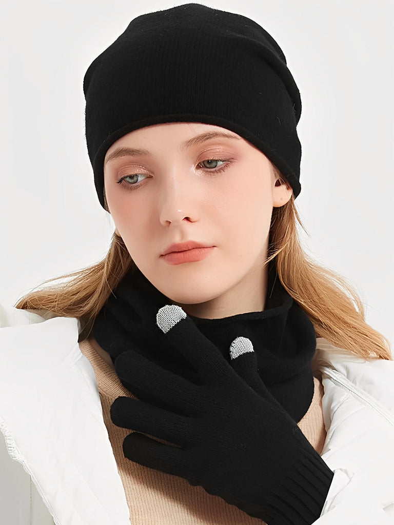 Merino wool neck warmer, natural softness, breathable warmth, seamless design, lightweight comfort, unisex style, Freya model