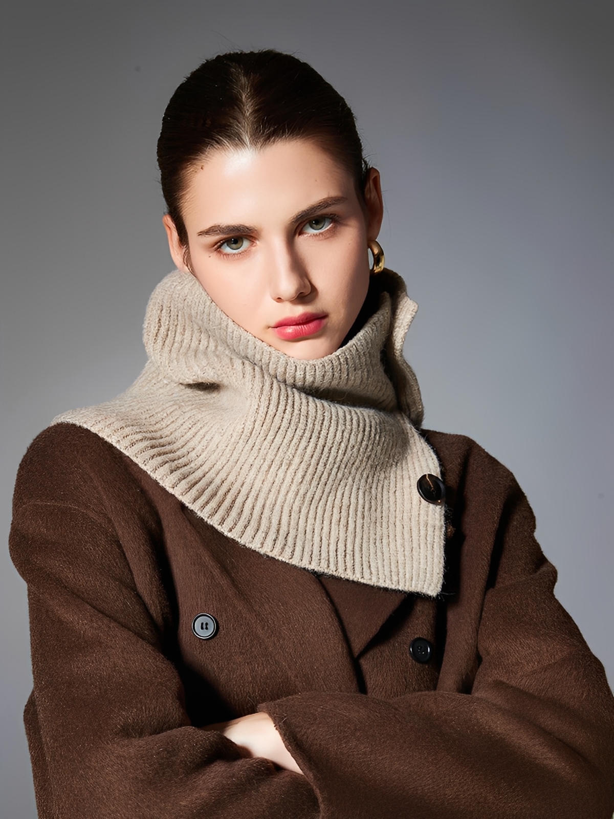 Damen Wollschal, gestrickter Schlauchschal, Stehkragen mit Knöpfen, warmes Winteraccessoire, sanfte Farbe, Modell Angela