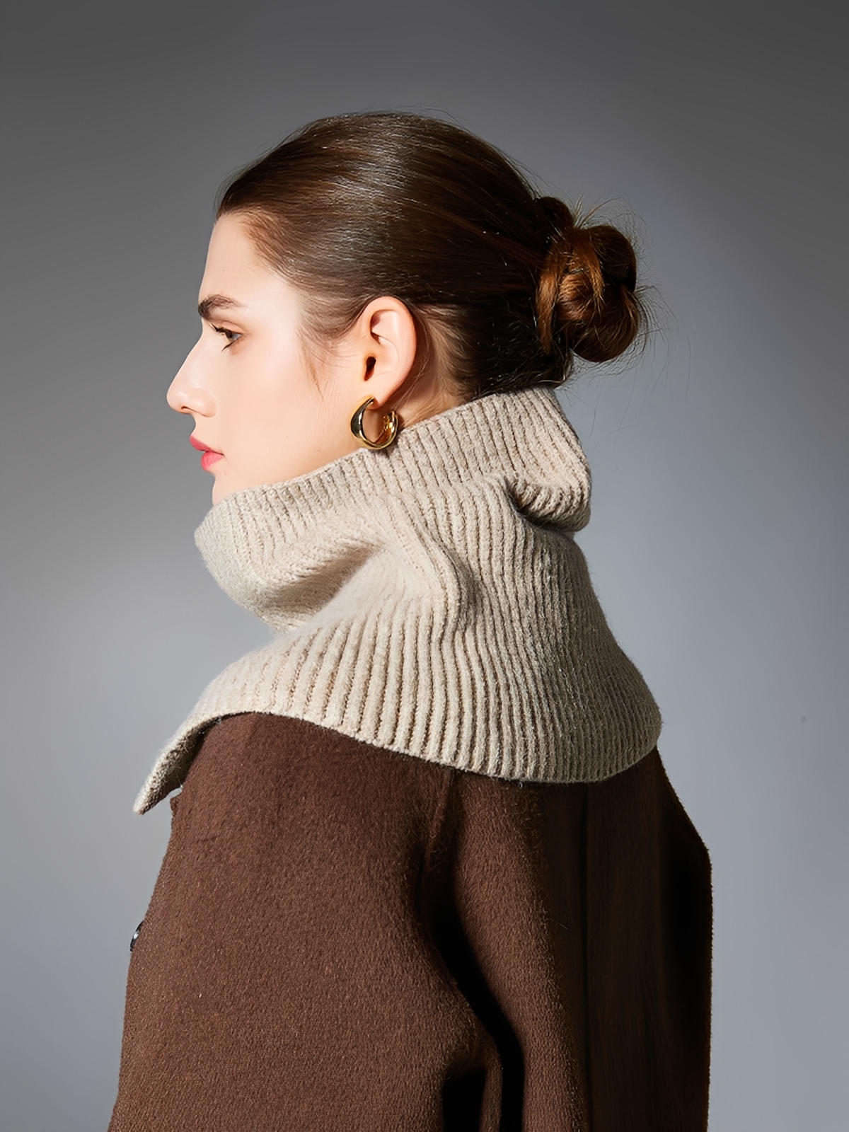 Damen Wollschal, gestrickter Schlauchschal, Stehkragen mit Knöpfen, warmes Winteraccessoire, sanfte Farbe, Modell Angela