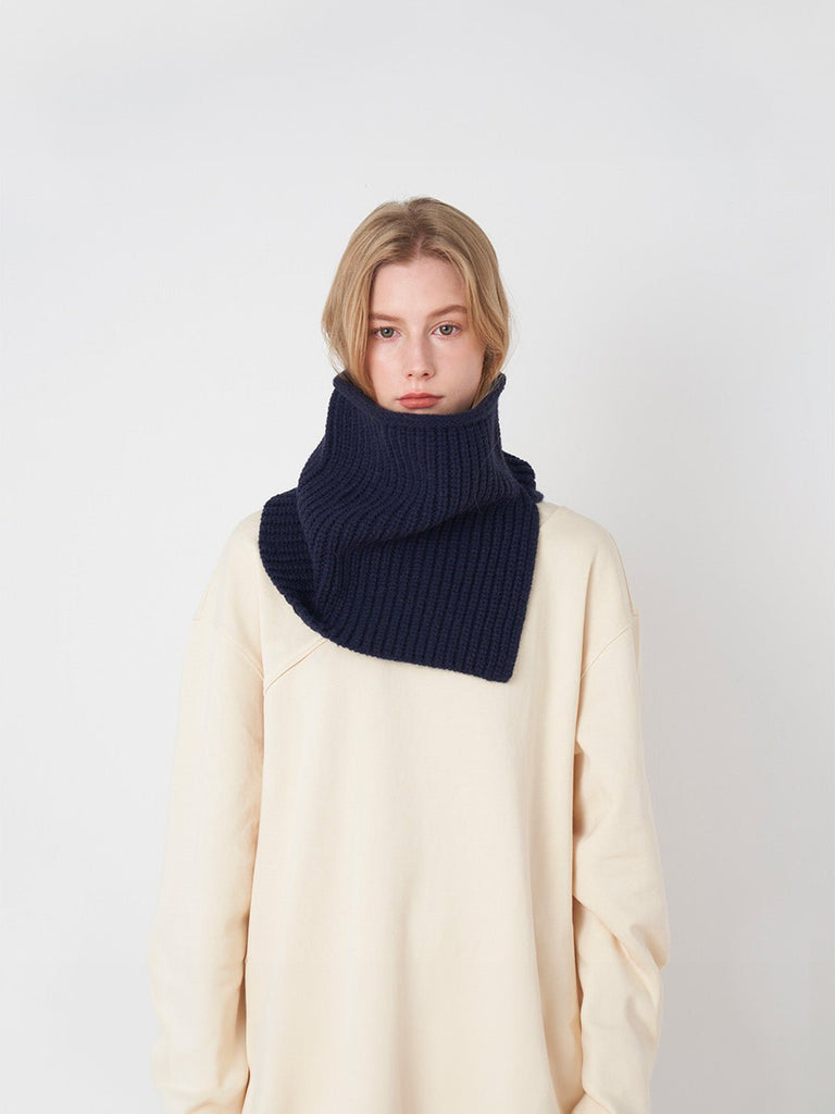 Cache - cou tricoté, doux et chaud, design haut col, unisexe, hiver, confort thermique, protection du cou, style minimaliste, modèle Artémis - Cache - cou - Bleu marine