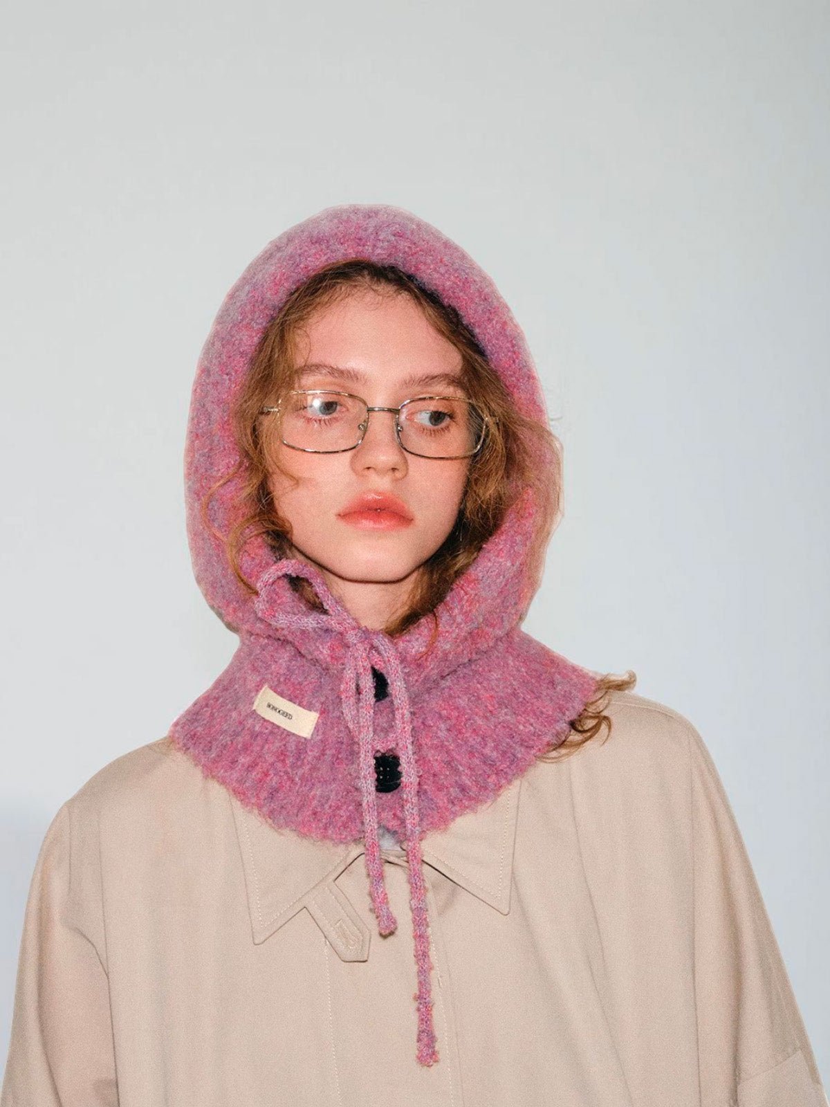 Cagoule femme hiver, bonnet capuche tricoté, laine mélangée chaude, cagoule avec cordons, cache - oreilles, style moderne, bonnet col intégré, confort douillet, modèle Camela - Écharpe - Rose