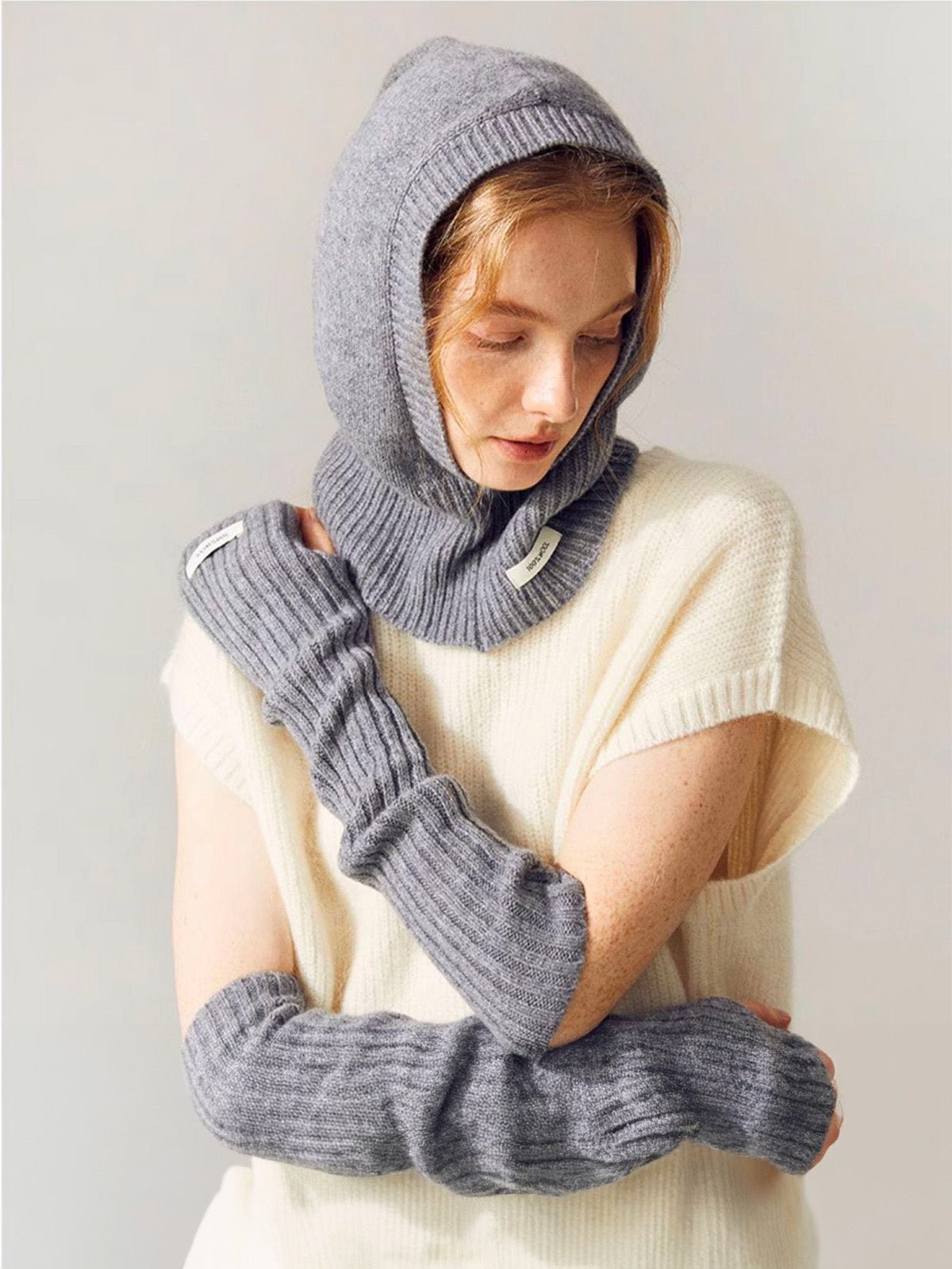 Cagoule femme laine mérinos, tricot doux et chaud, col intégré hiver, accessoire mode protection froid, bonnet cagoule chic, modèle Olise - Écharpe - Gris
