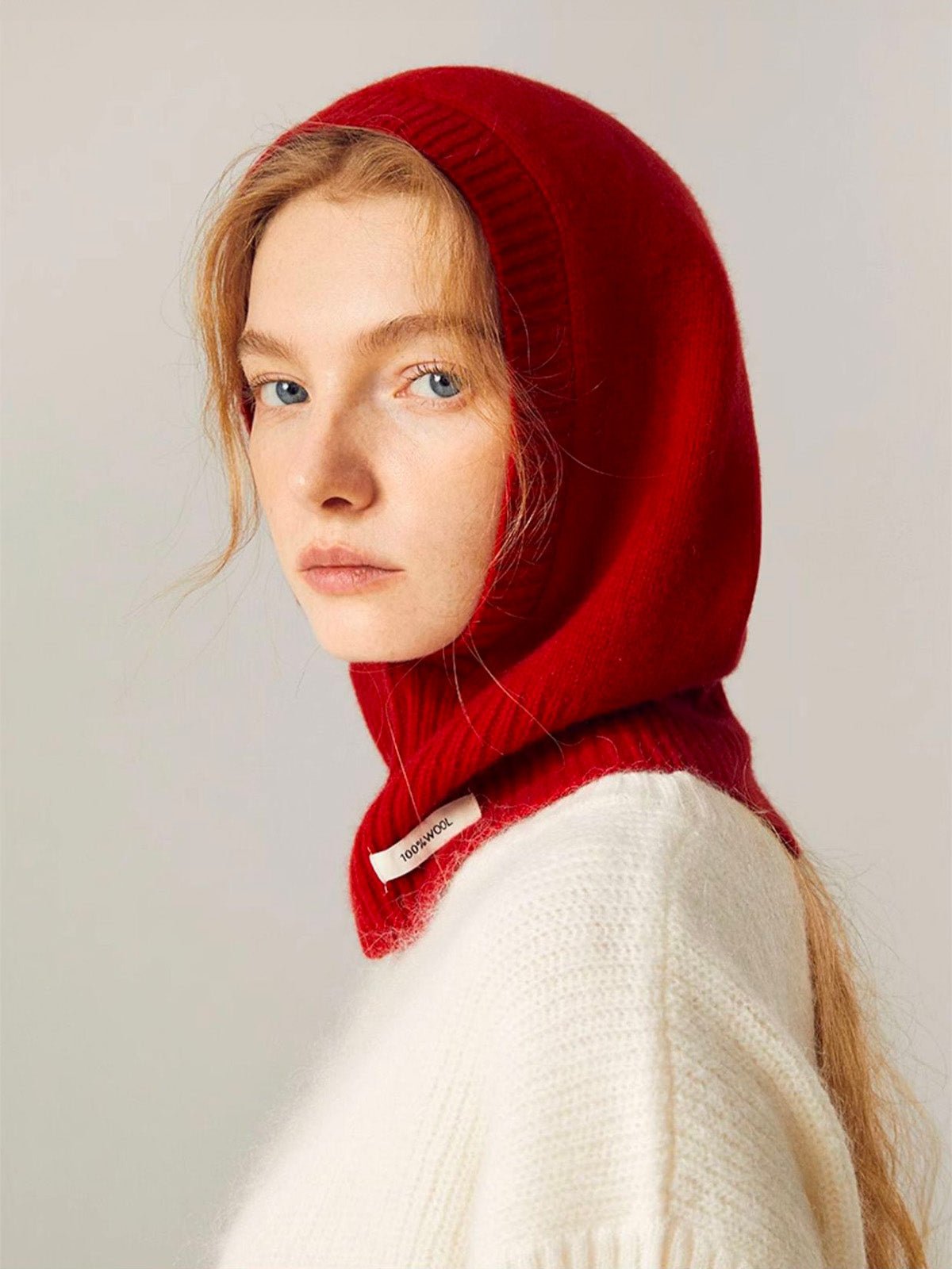 Cagoule femme laine mérinos, tricot doux et chaud, col intégré hiver, accessoire mode protection froid, bonnet cagoule chic, modèle Olise - Écharpe - Rouge