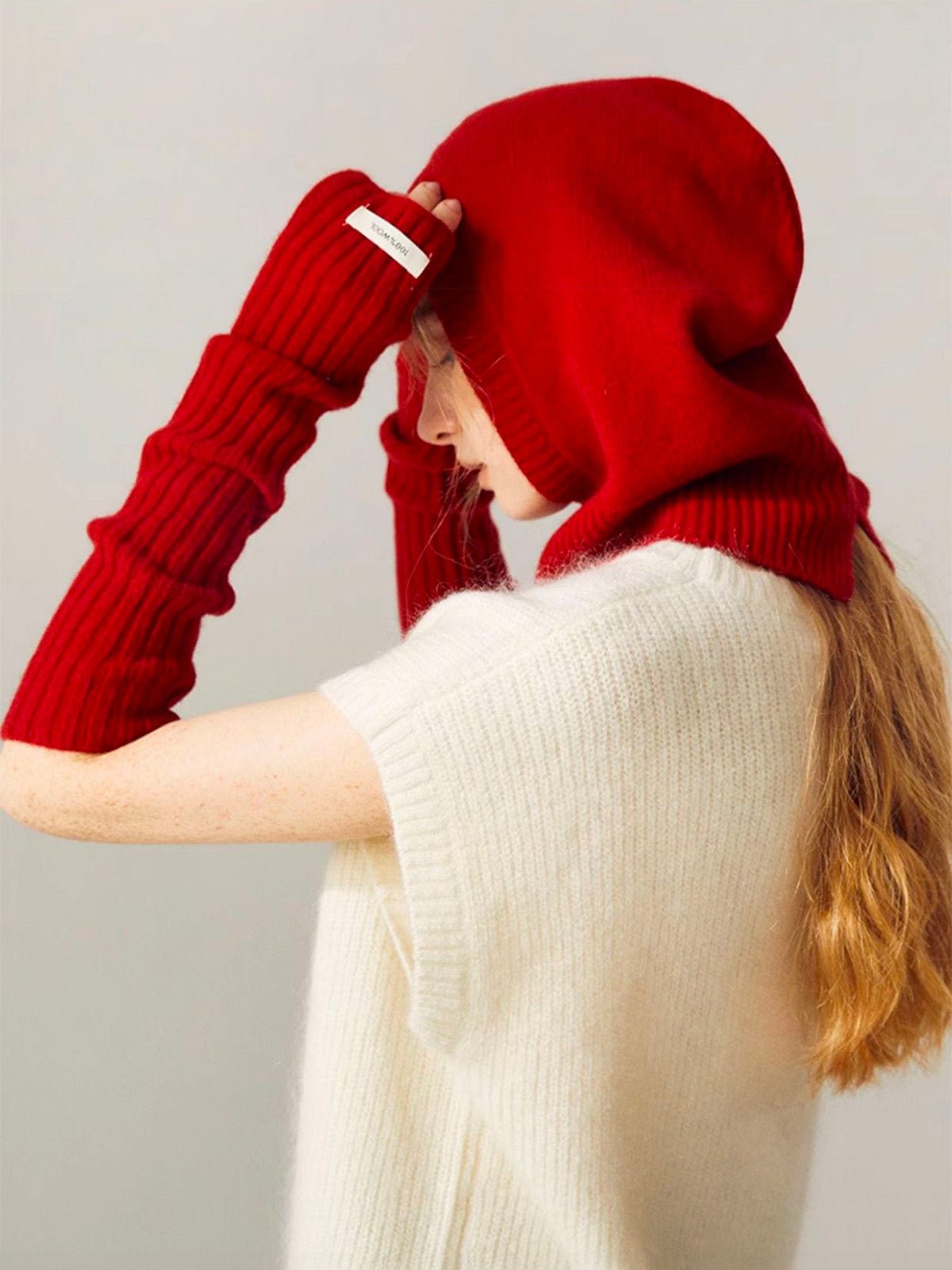 Cagoule femme laine mérinos, tricot doux et chaud, col intégré hiver, accessoire mode protection froid, bonnet cagoule chic, modèle Olise - Écharpe - Rouge