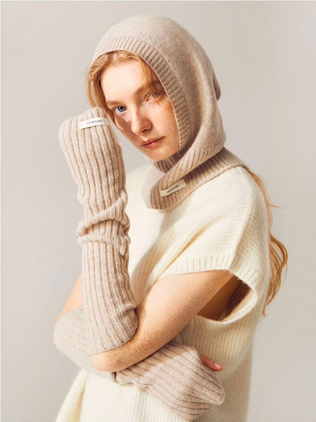 Cagoule femme laine mérinos, tricot doux et chaud, col intégré hiver, accessoire mode protection froid, bonnet cagoule chic, modèle Olise - Écharpe - Beige