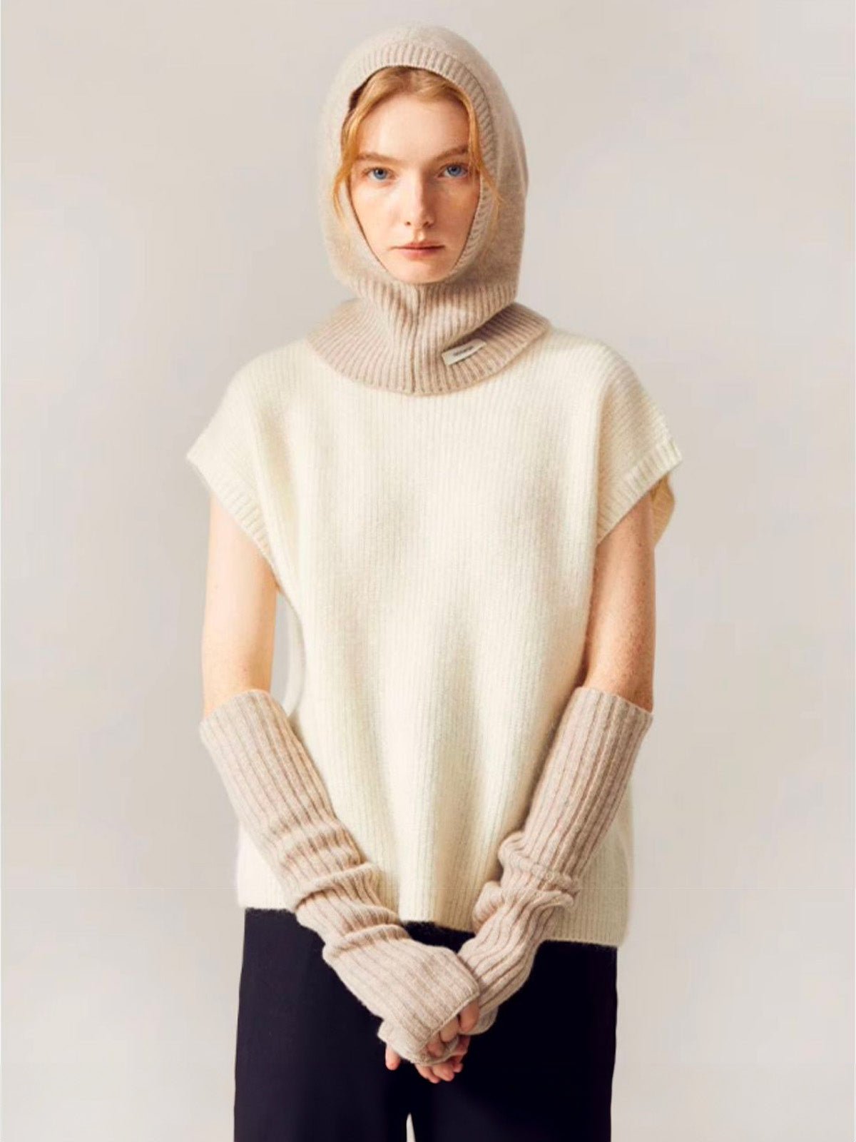 Cagoule femme laine mérinos, tricot doux et chaud, col intégré hiver, accessoire mode protection froid, bonnet cagoule chic, modèle Olise - Écharpe - Beige