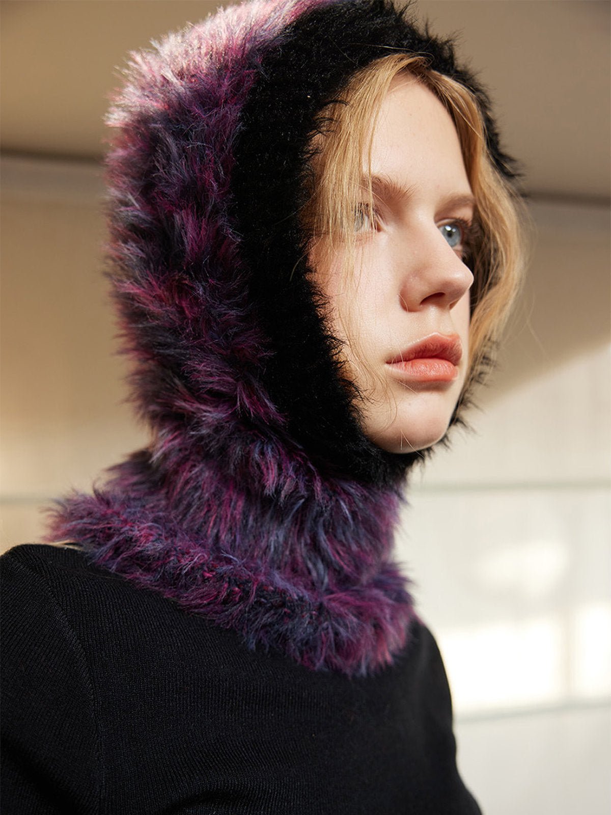 Cagoule tricotée douce, bonnet col intégré en fausse fourrure, accessoire hiver chaud et coloré, modèle Nitra - Écharpe - Violet