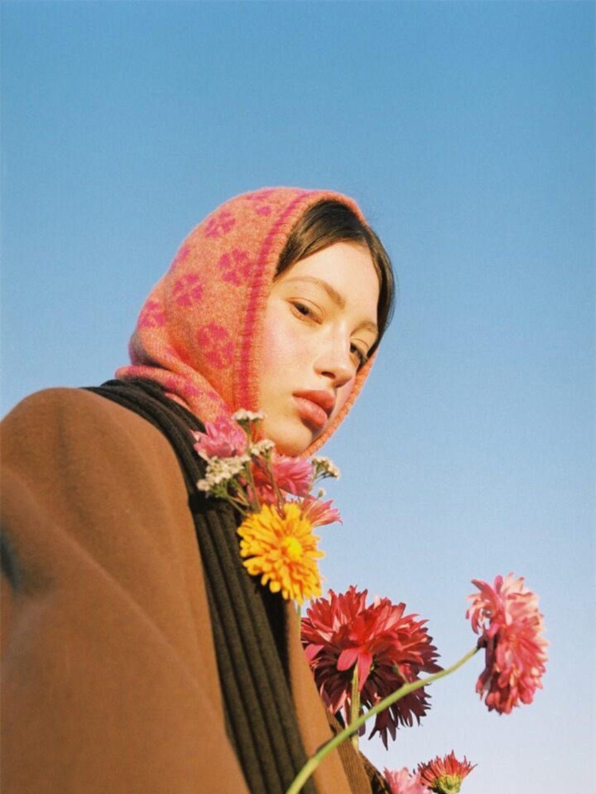 Cagoule tricotée femme, cagoule fleur orange rose, cagoule chaude hiver, cagoule douce laine, cagoule design européen, modèle Pomme - Écharpe - Rose