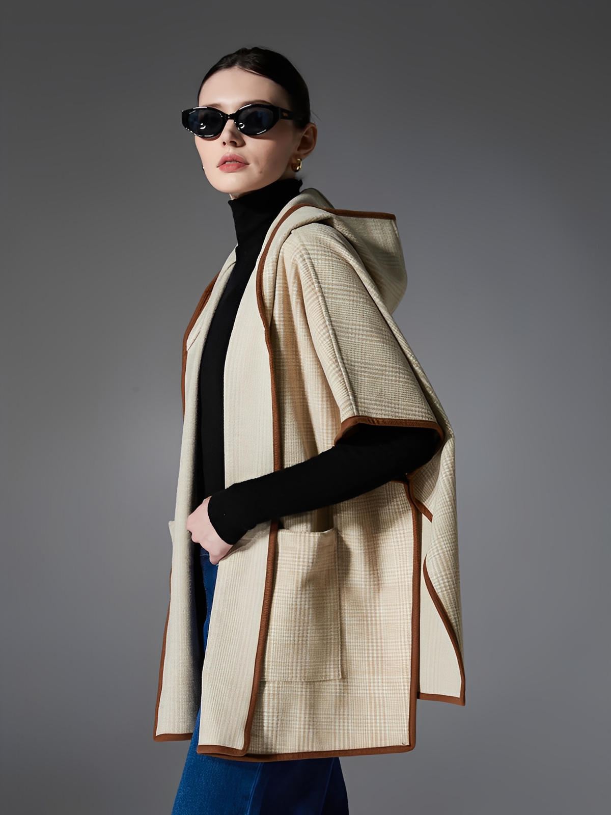 Châle à capuche femme, cape plaid beige, poncho chaud automne hiver, manteau léger sans manche, grande écharpe à poches, modèle Nistare - Châle - Beige