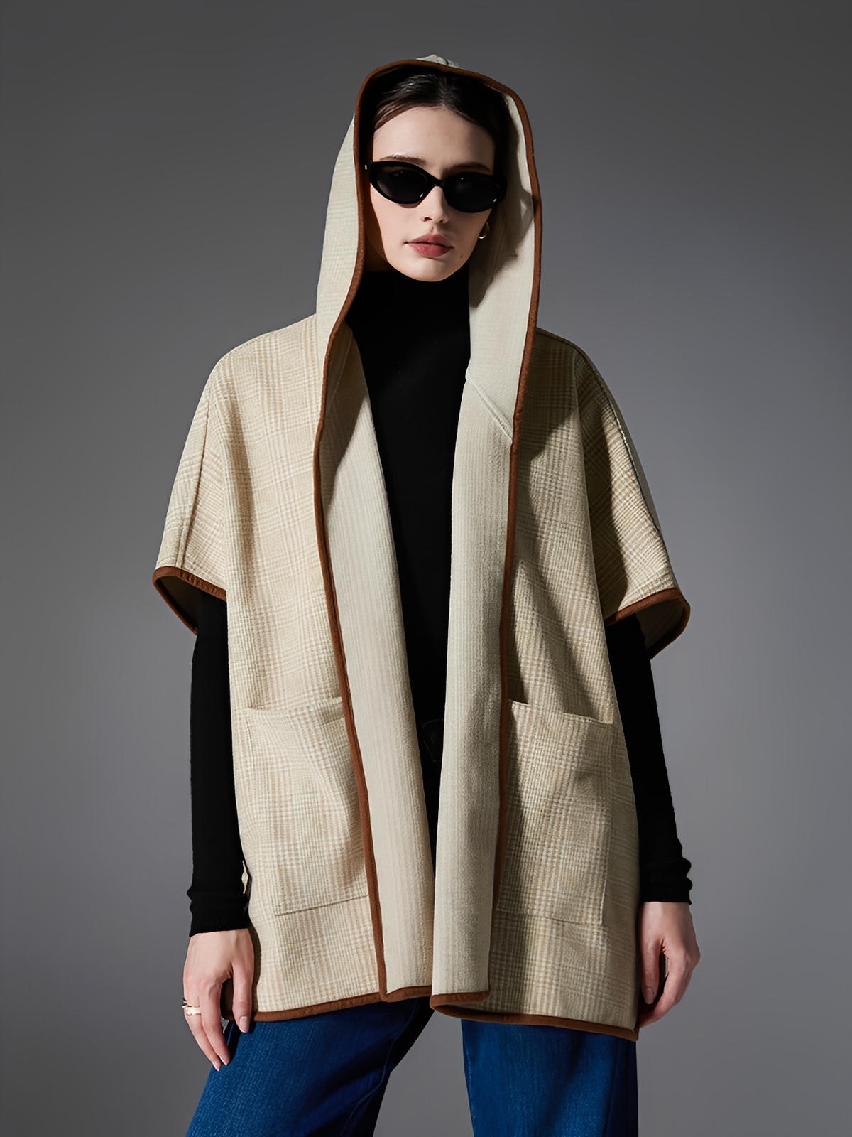 Châle à capuche femme, cape plaid beige, poncho chaud automne hiver, manteau léger sans manche, grande écharpe à poches, modèle Nistare - Châle - Beige