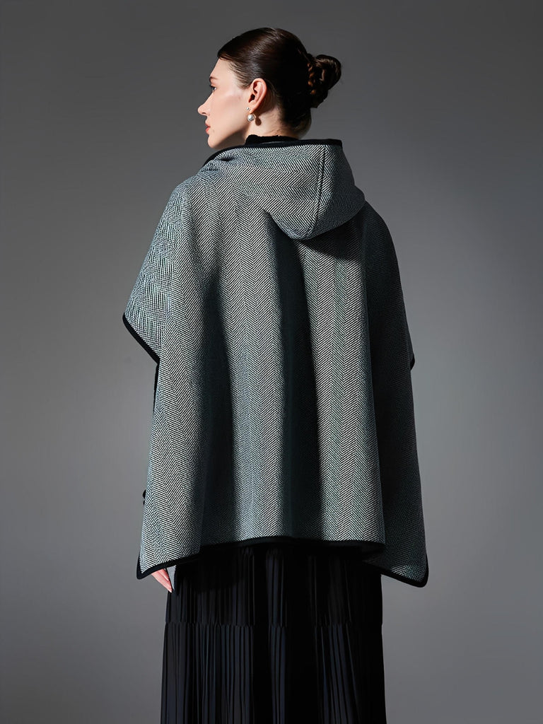Châle cape à capuche femme, motif chevrons, tissu double face chaud, gris noir, poches latérales, style urbain, automne hiver, modèle Haride - Châle - Gris