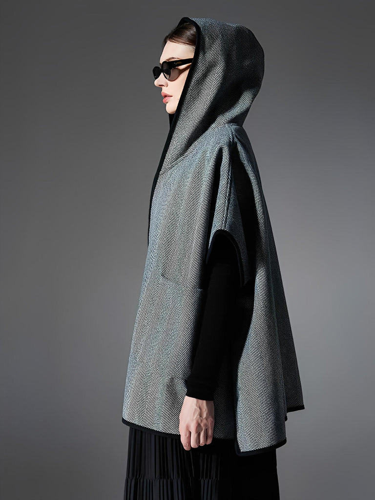 Châle cape à capuche femme, motif chevrons, tissu double face chaud, gris noir, poches latérales, style urbain, automne hiver, modèle Haride - Châle - Gris