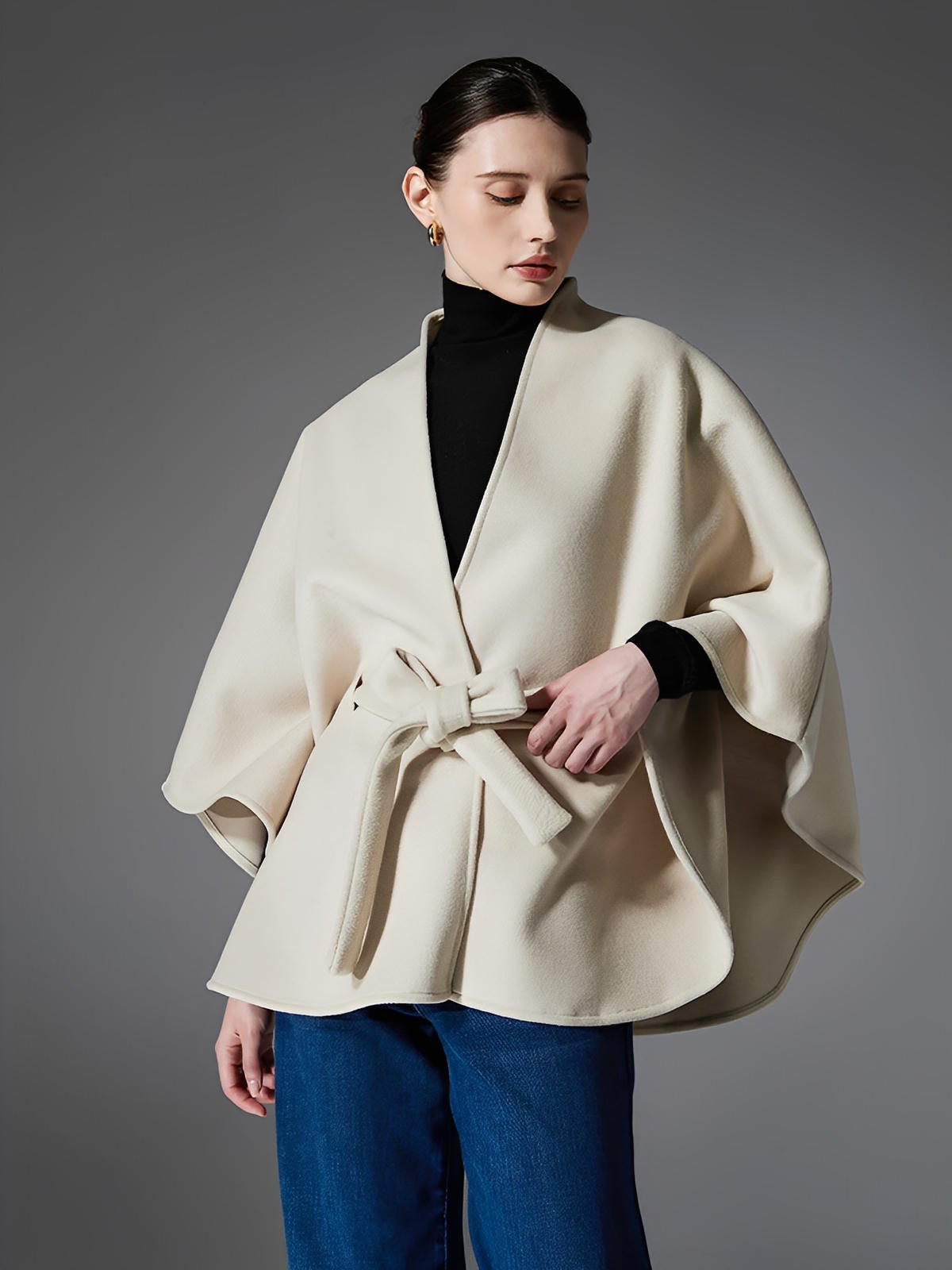 Châle cape double face, laine synthétique douce, ceinture ajustable, couleur beige, style moderne, confort chaud, tenue automne hiver, modèle Marilou - Châle - Beige