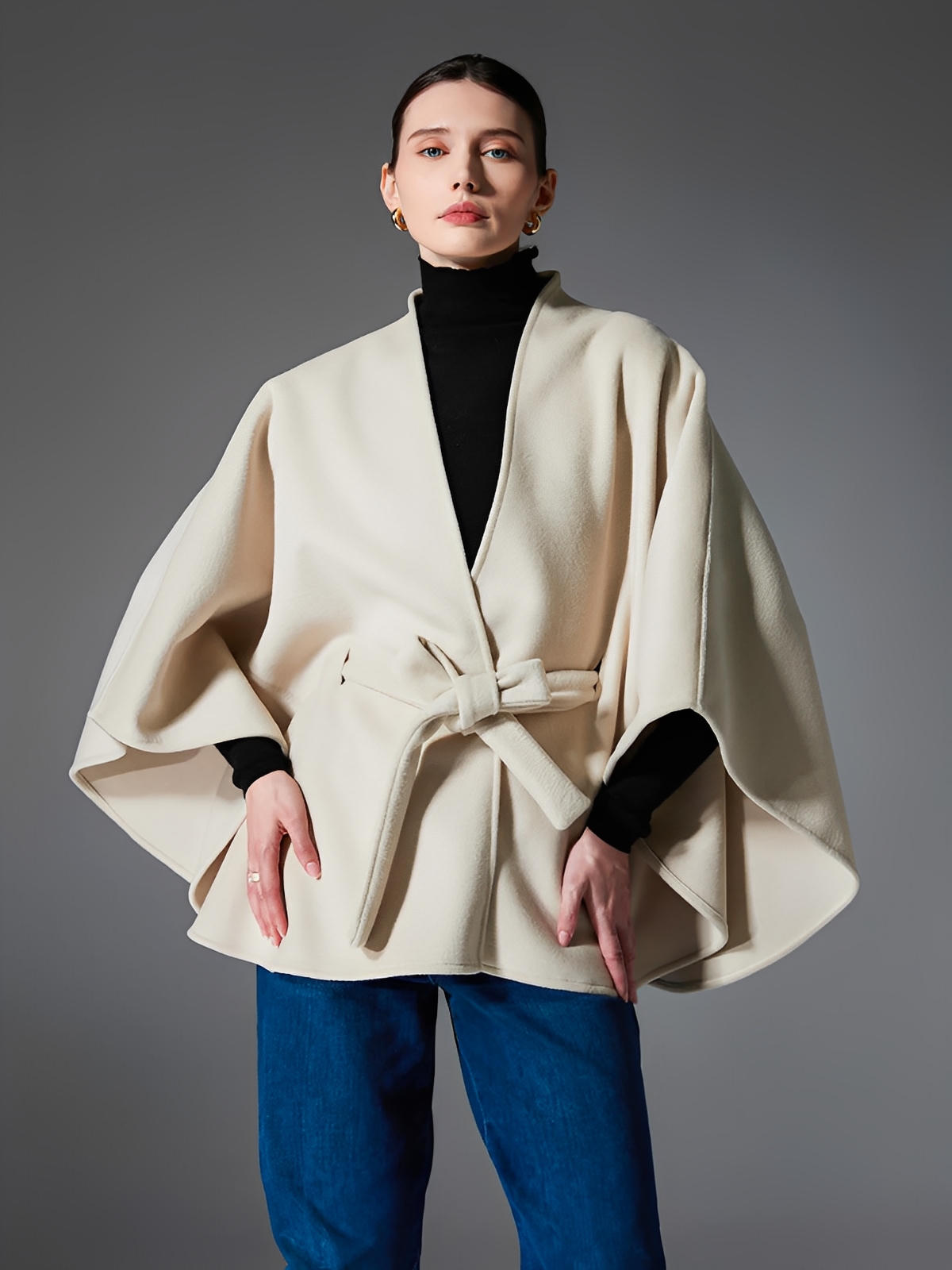 Châle cape double face, laine synthétique douce, ceinture ajustable, couleur beige, style moderne, confort chaud, tenue automne hiver, modèle Marilou - Châle - Beige
