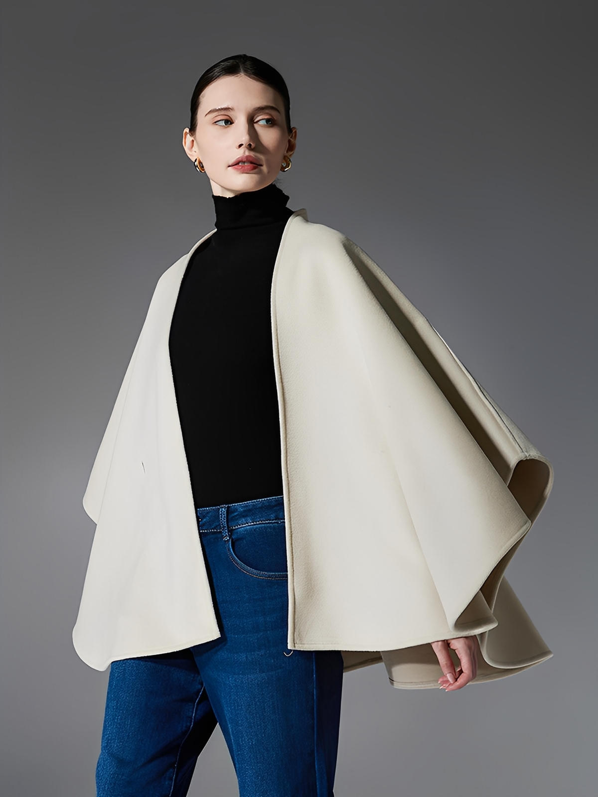 Châle cape double face, laine synthétique douce, ceinture ajustable, couleur beige, style moderne, confort chaud, tenue automne hiver, modèle Marilou - Châle - Beige