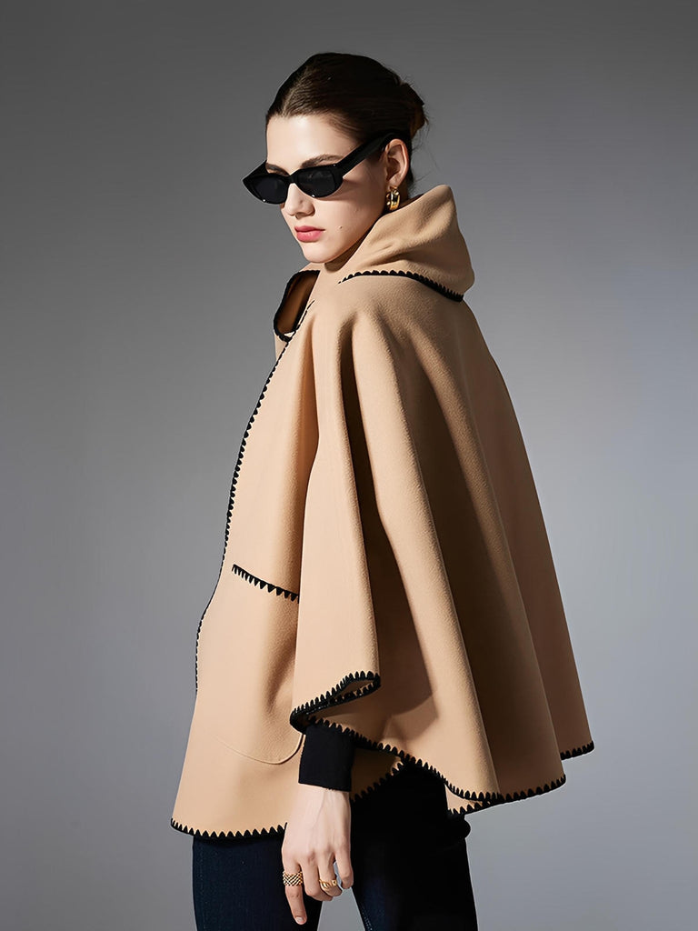 Châle cape femme, grand châle à poches, doux et chaud, style urbain, bord contrasté, écharpe intégrée automne hiver, modèle Fodja - Châle - Camel