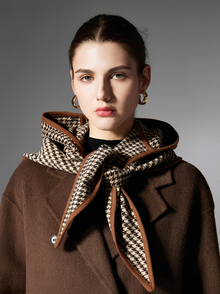Châle capuche pied - de - poule, châle chaud hiver femme, écharpe capuche marron, foulard doux à carreaux, accessoire mode hiver, modèle Hirdane - Châle - Marron