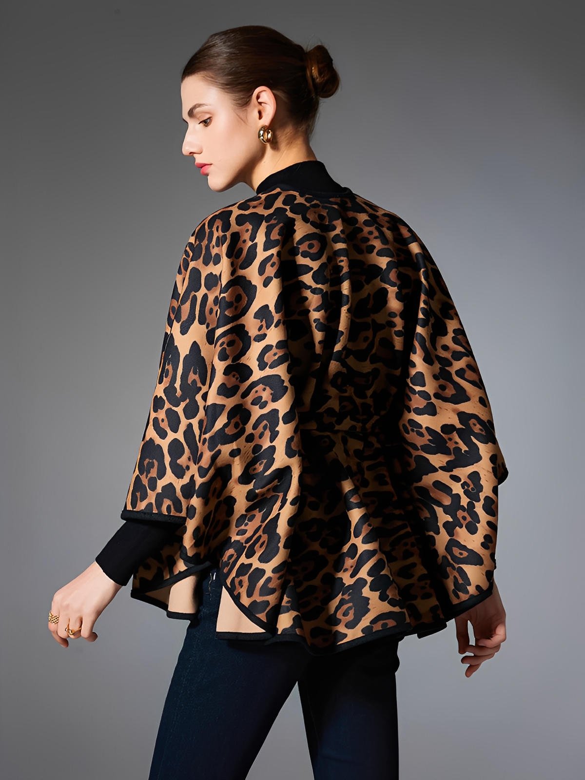 Châle femme léopard, cape ceinturée, poncho chaud automne hiver, châle doux imprimé animal, châle large confortable, manteau léger femme, modèle Rounie - Châle - Camel
