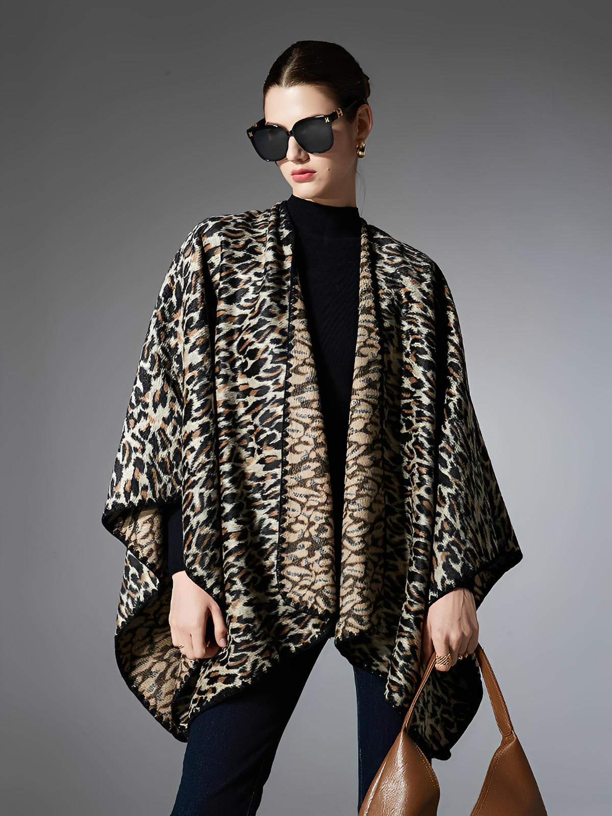 Châle léopard, châle femme hiver, poncho chaud, cape à motif animal, châle doux et enveloppant, modèle Gastine - Châle - Beige