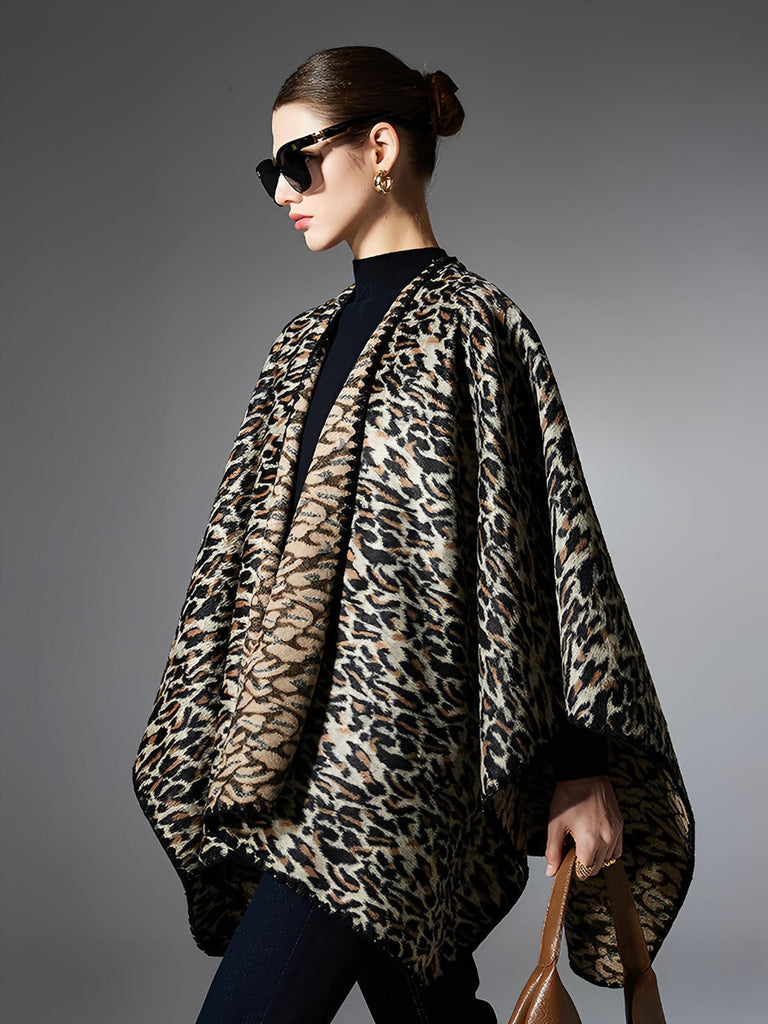 Châle léopard, châle femme hiver, poncho chaud, cape à motif animal, châle doux et enveloppant, modèle Gastine - Châle - Beige