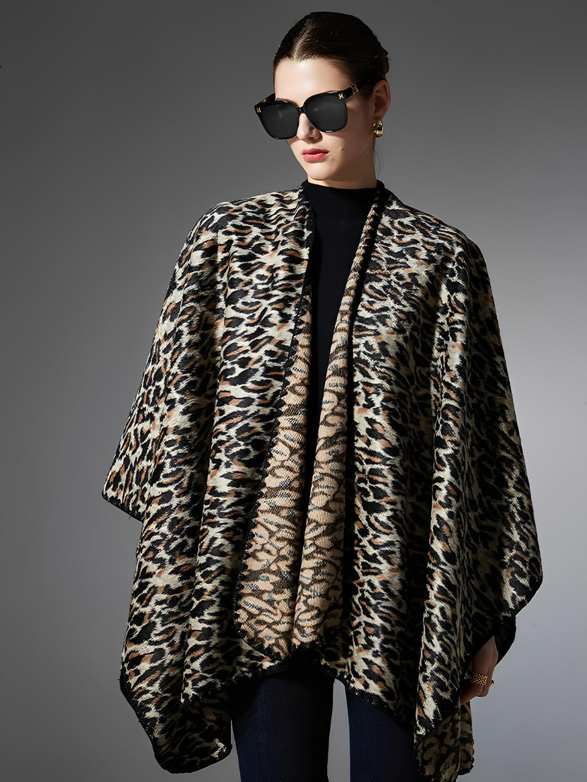 Châle léopard, châle femme hiver, poncho chaud, cape à motif animal, châle doux et enveloppant, modèle Gastine - Châle - Beige