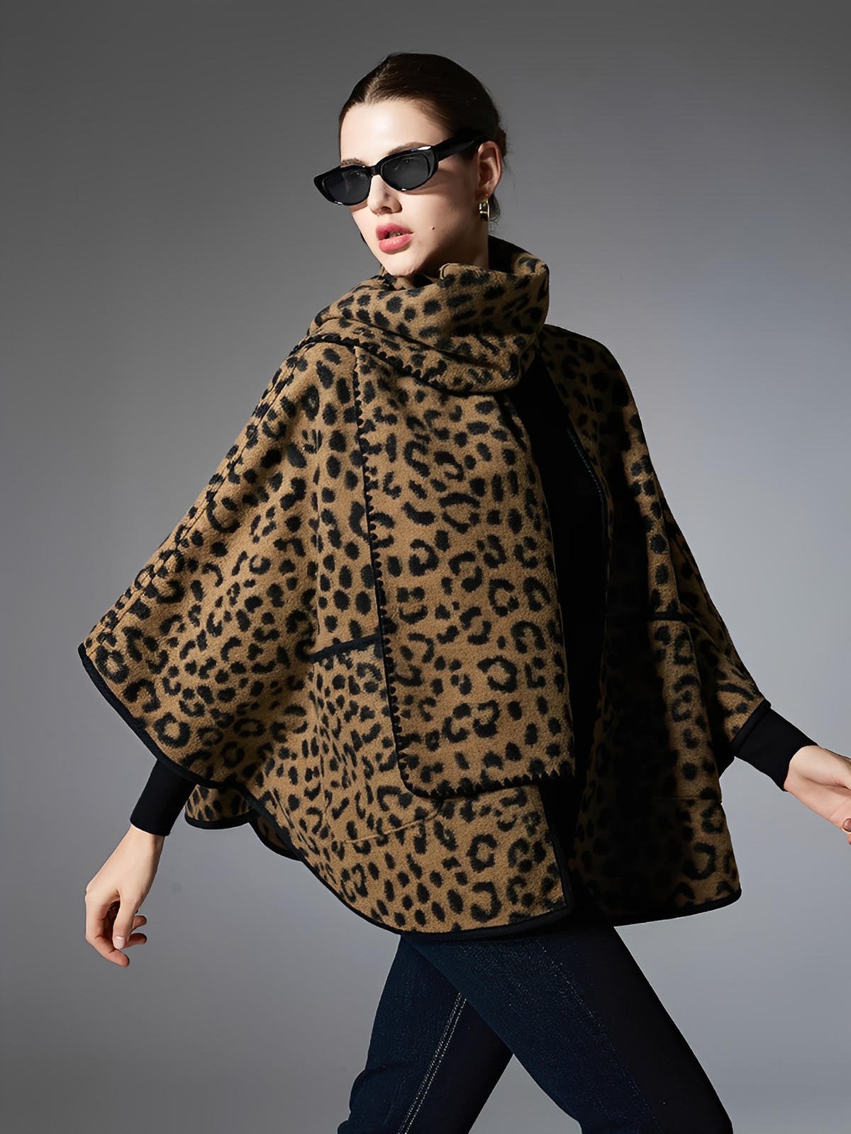 Châle léopard femme, châle chaud hiver, châle doux imprimé animal, cape large à poches, châle avec écharpe intégrée, modèle Candice - Châle - Camel